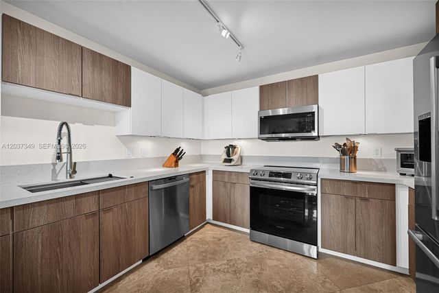 8390 SW 72nd Avenue 905, Miami, FL 33143