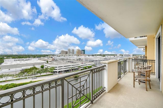 8390 SW 72nd Avenue 905, Miami, FL 33143