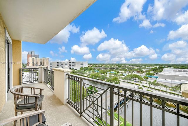 8390 SW 72nd Avenue 905, Miami, FL 33143