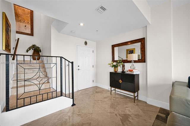 8390 SW 72nd Avenue 905, Miami, FL 33143