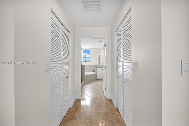 8390 SW 72nd Avenue 905, Miami, FL 33143