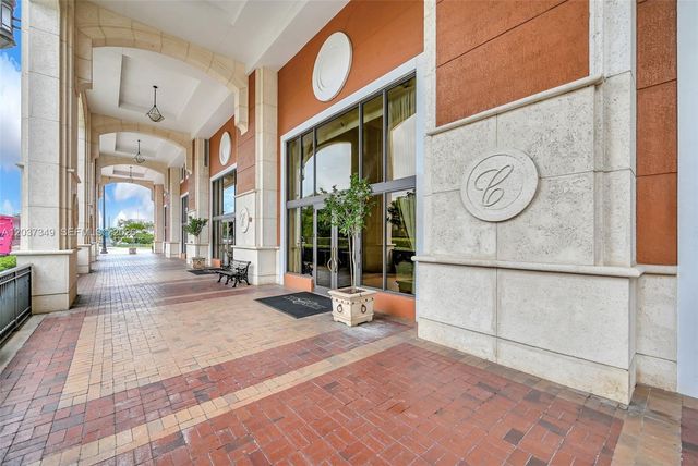 8390 SW 72nd Avenue 905, Miami, FL 33143