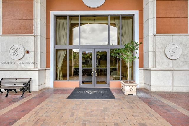 8390 SW 72nd Avenue 905, Miami, FL 33143