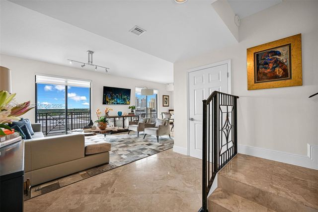 8390 SW 72nd Avenue 905, Miami, FL 33143