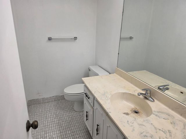661 N UNIVERSITY Drive 1-104, Pembroke Pines, FL 33024