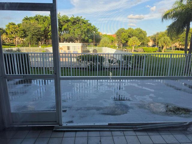 661 N UNIVERSITY Drive 1-104, Pembroke Pines, FL 33024
