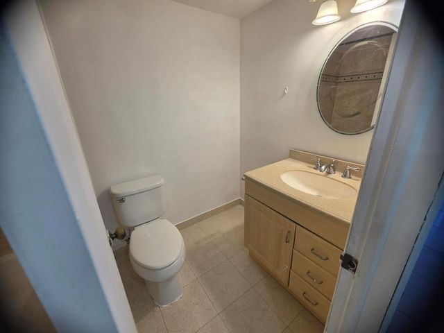 661 N UNIVERSITY Drive 1-104, Pembroke Pines, FL 33024