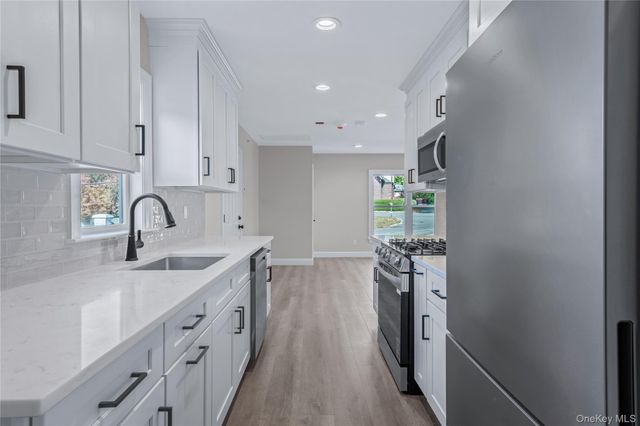 110 School Street 8, Glen Cove, NY 11542