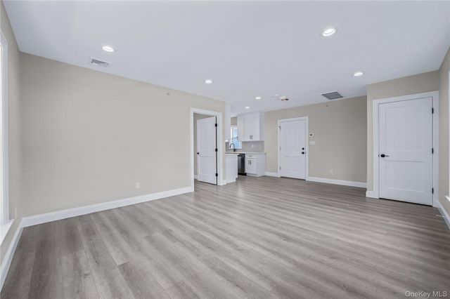 110 School Street 8, Glen Cove, NY 11542