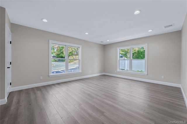 110 School Street 8, Glen Cove, NY 11542