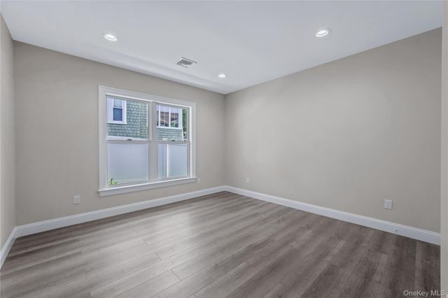 110 School Street 8, Glen Cove, NY 11542