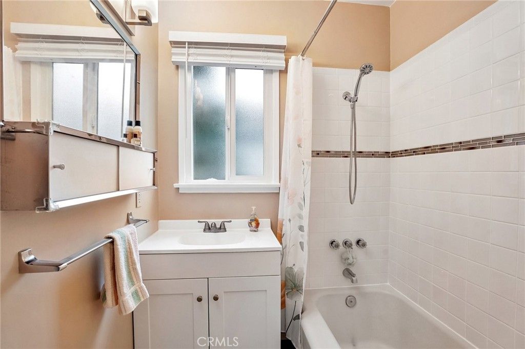 Image 18 of property listing at 3227 E Del Mar Boulevard, Pasadena, CA 91107