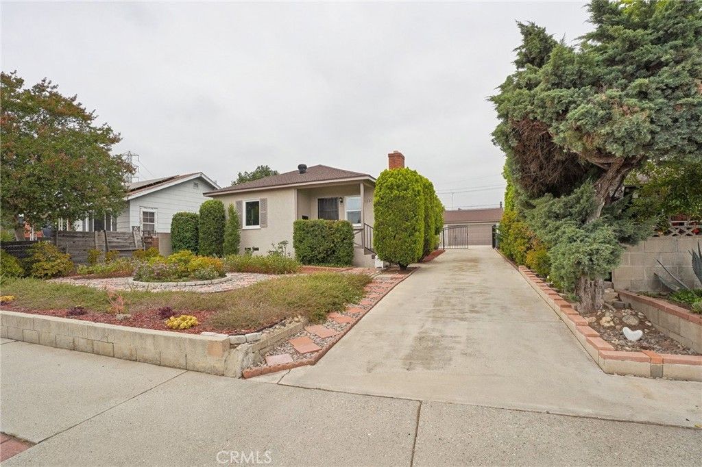 Image 2 of property listing at 3227 E Del Mar Boulevard, Pasadena, CA 91107