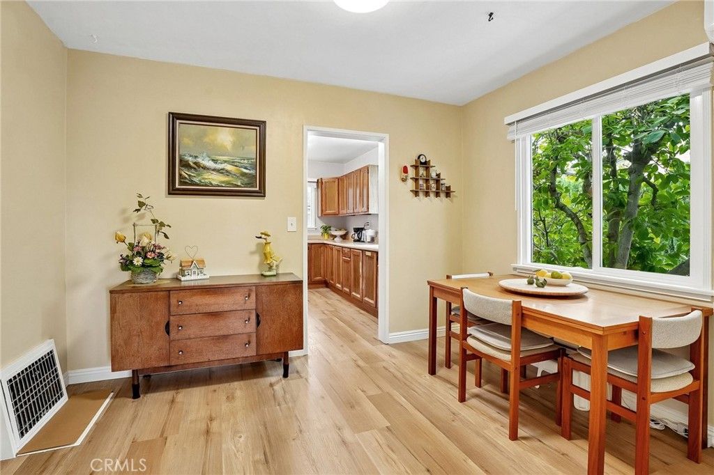 Image 7 of property listing at 3227 E Del Mar Boulevard, Pasadena, CA 91107