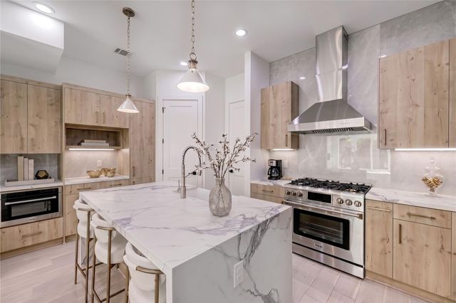 6209 Westcott Street, Houston, TX 77007