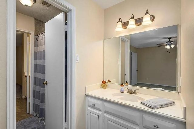 2053 Country Village Boulevard B, Humble, TX 77338