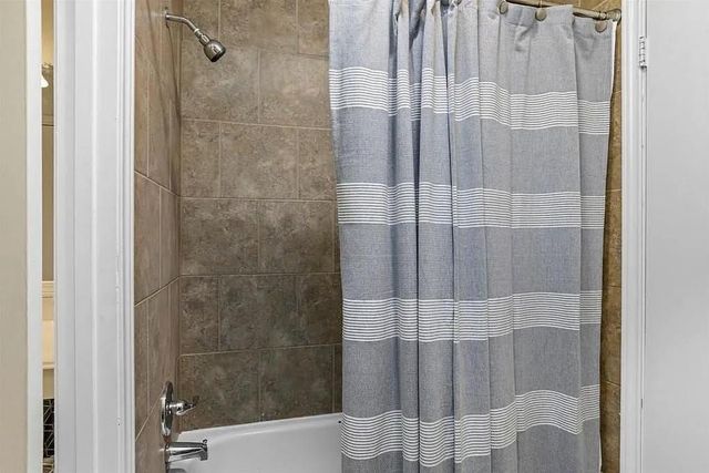 2053 Country Village Boulevard B, Humble, TX 77338