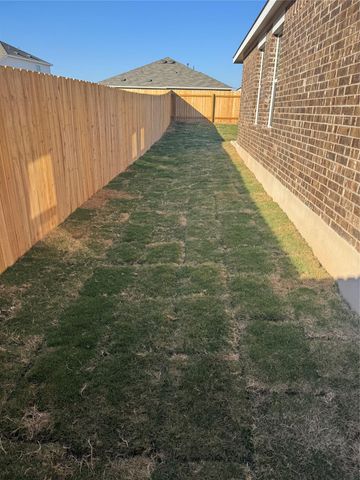 117 Donnington DR, Hutto, TX 78634