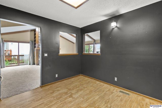 9406 Parker Street, Omaha, NE 68114