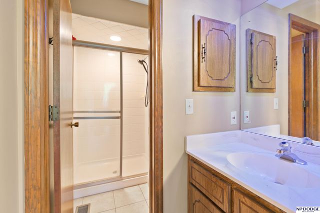 9406 Parker Street, Omaha, NE 68114