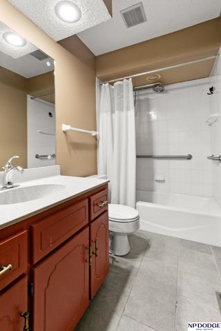 9406 Parker Street, Omaha, NE 68114