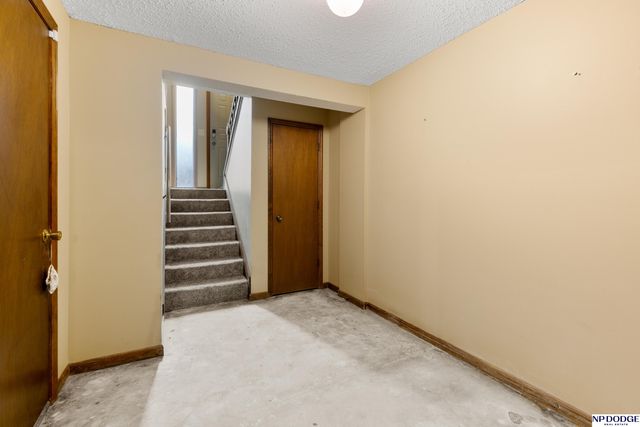 9406 Parker Street, Omaha, NE 68114