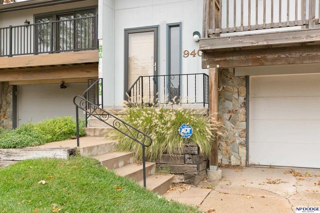 9406 Parker Street, Omaha, NE 68114