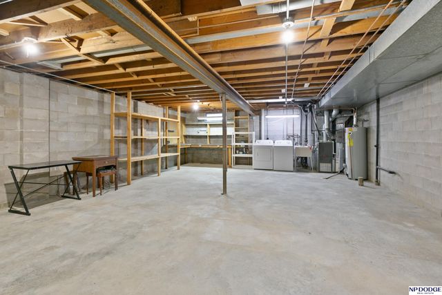 9406 Parker Street, Omaha, NE 68114