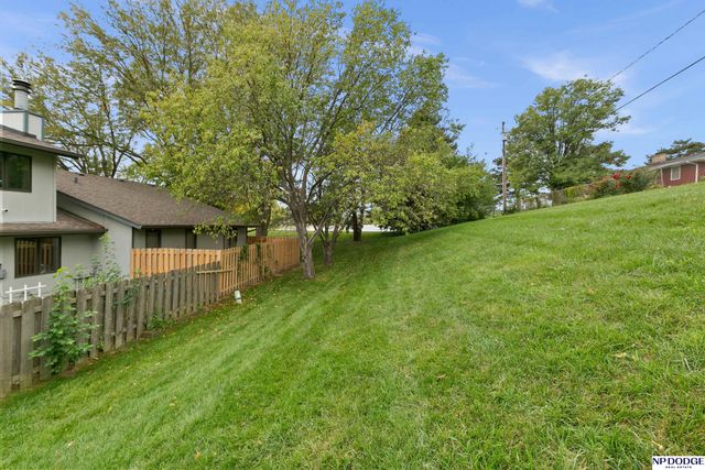 9406 Parker Street, Omaha, NE 68114