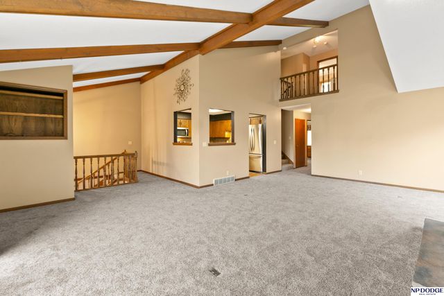 9406 Parker Street, Omaha, NE 68114