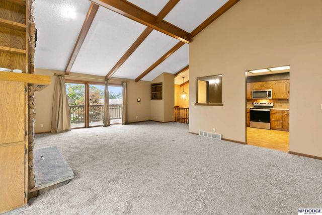 9406 Parker Street, Omaha, NE 68114