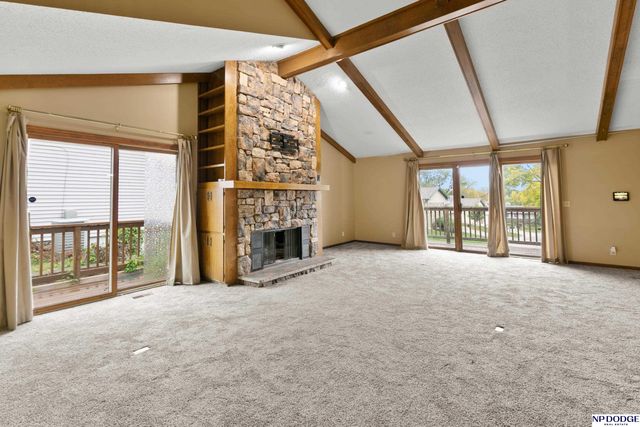 9406 Parker Street, Omaha, NE 68114