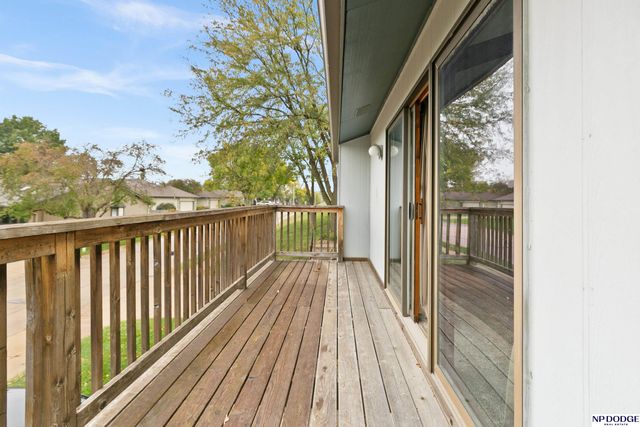 9406 Parker Street, Omaha, NE 68114