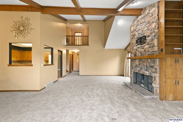 9406 Parker Street, Omaha, NE 68114