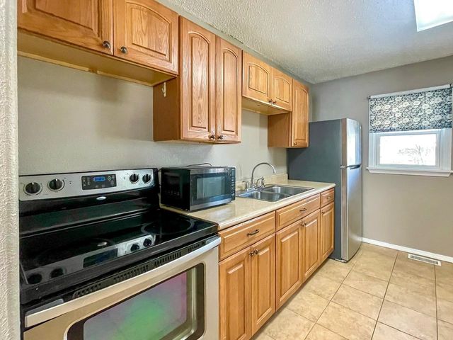 623 12th St NW, Minot, ND 58703