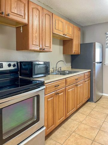 623 12th St NW, Minot, ND 58703