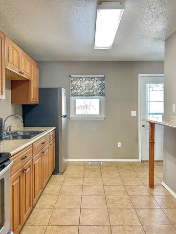 623 12th St NW, Minot, ND 58703