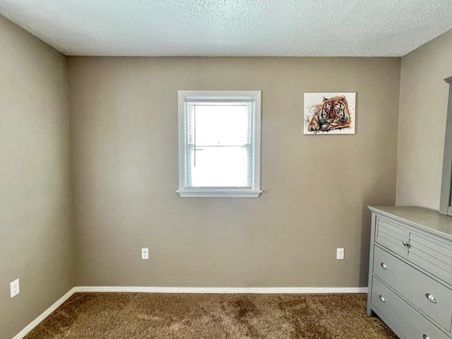 623 12th St NW, Minot, ND 58703