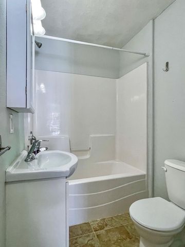 623 12th St NW, Minot, ND 58703