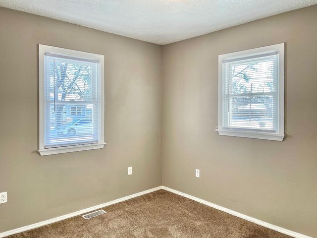 623 12th St NW, Minot, ND 58703