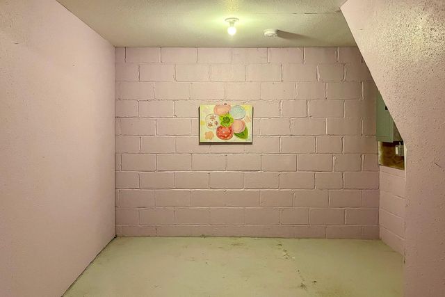 623 12th St NW, Minot, ND 58703