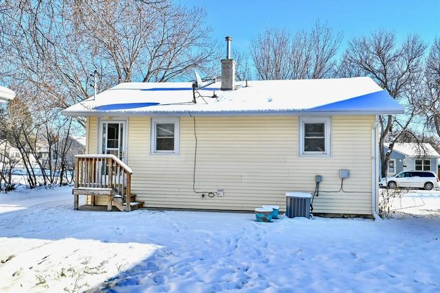 623 12th St NW, Minot, ND 58703