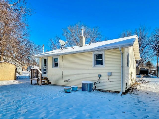 623 12th St NW, Minot, ND 58703