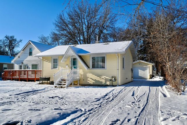 623 12th St NW, Minot, ND 58703