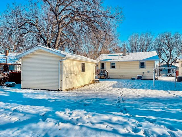 623 12th St NW, Minot, ND 58703