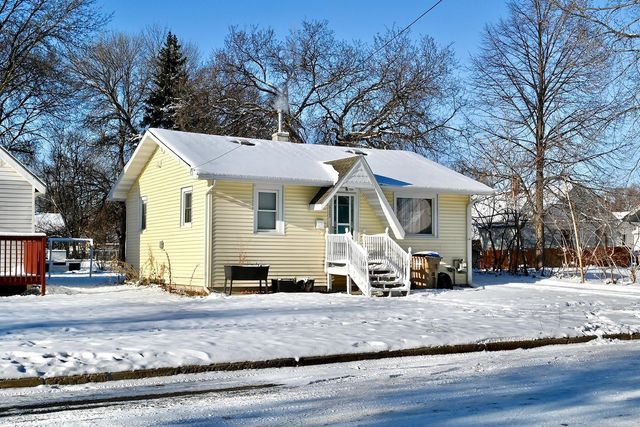 623 12th St NW, Minot, ND 58703