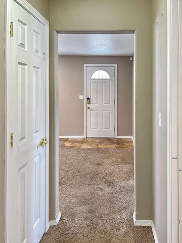 623 12th St NW, Minot, ND 58703