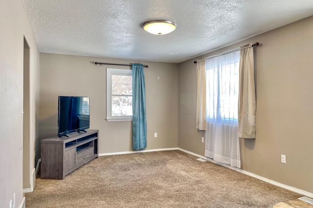 623 12th St NW, Minot, ND 58703