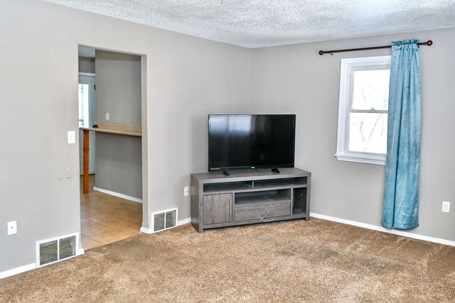 623 12th St NW, Minot, ND 58703