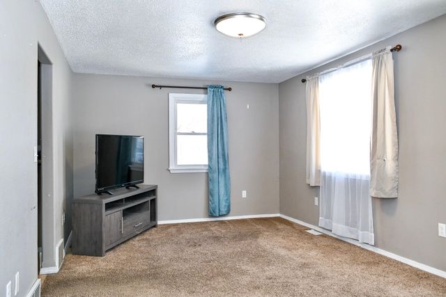 623 12th St NW, Minot, ND 58703